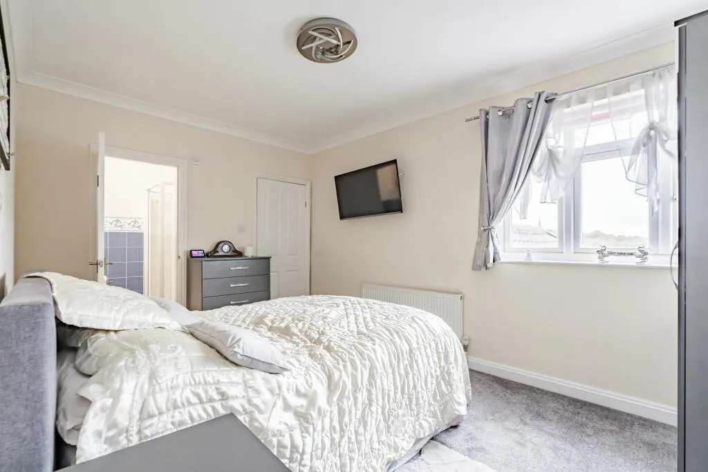 6 Bedroom Detached with private mooring in Great Yarmouth