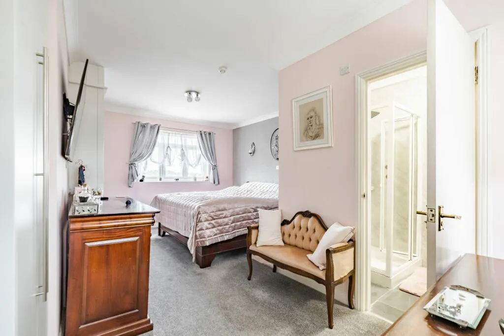 6 Bedroom Detached with private mooring in Great Yarmouth