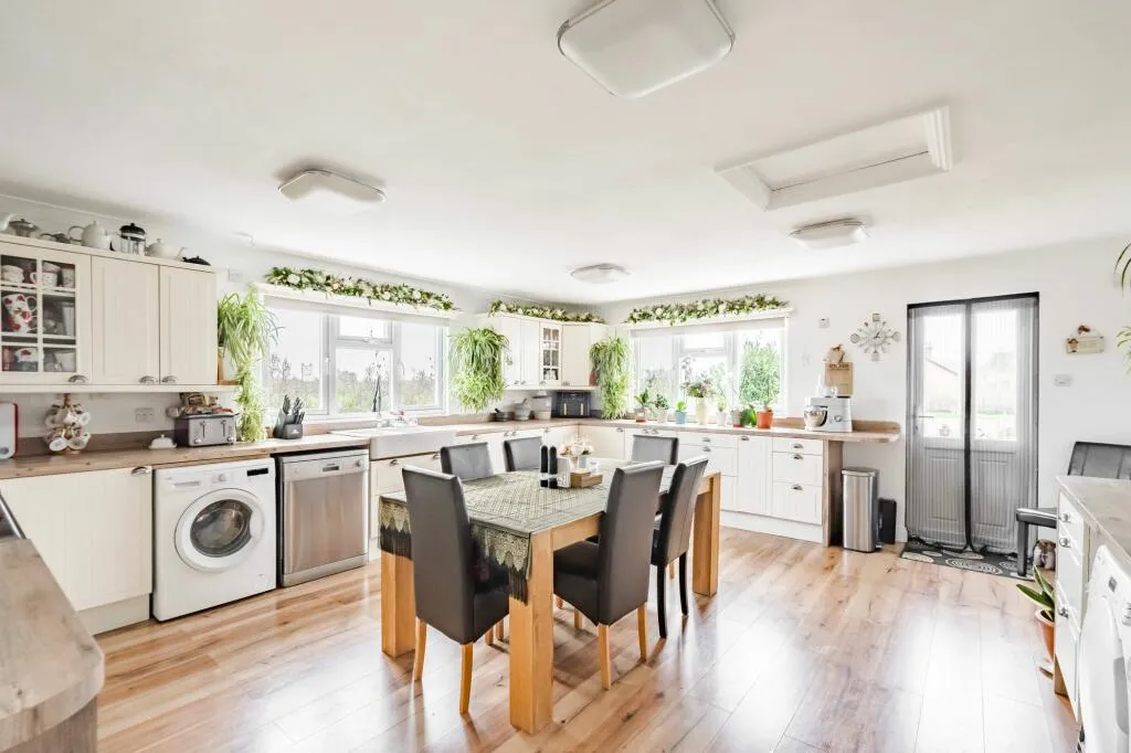6 Bedroom Detached with private mooring in Great Yarmouth