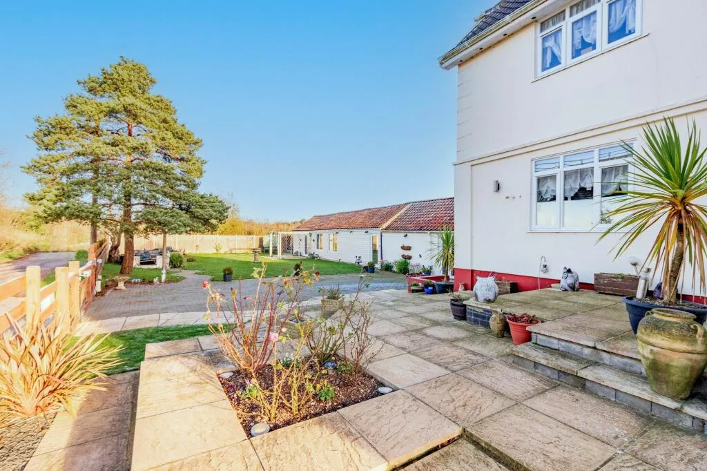 6 Bedroom Detached with private mooring in Great Yarmouth