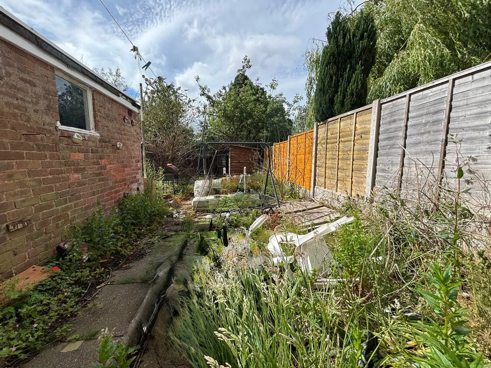 2 Bedroom Semi-Detached in Russells Hall