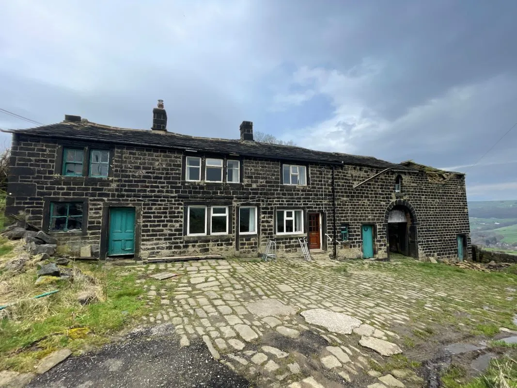 9, 10 & 11 Hollins, Hollins Lane, Luddendenfoot, Halifax, West Yorkshire, HX2 6JZ