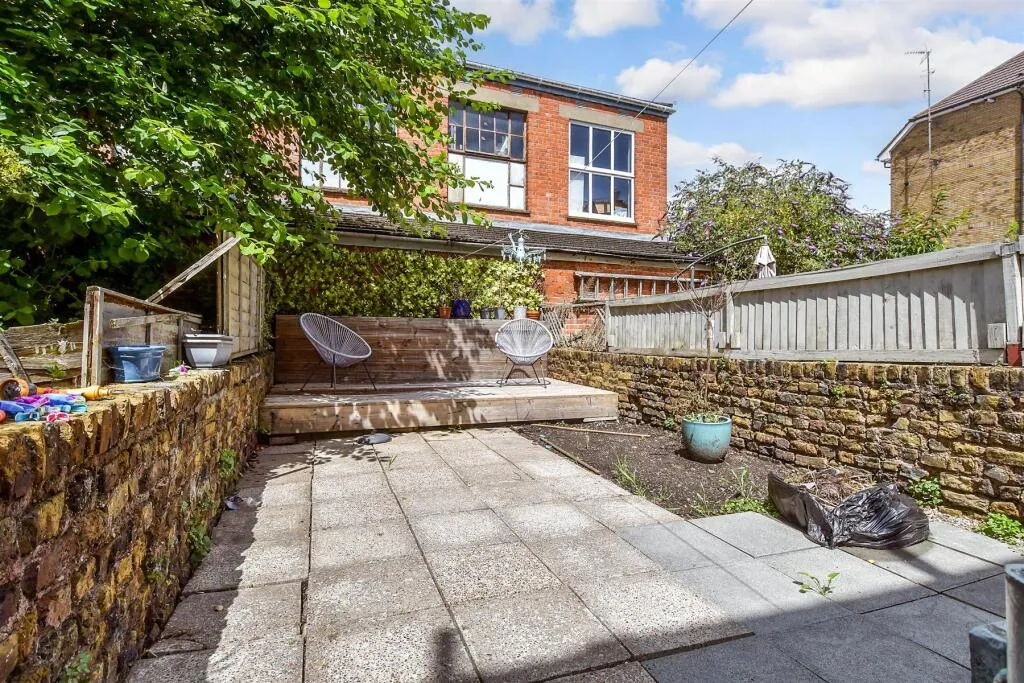 2 bed Terraced