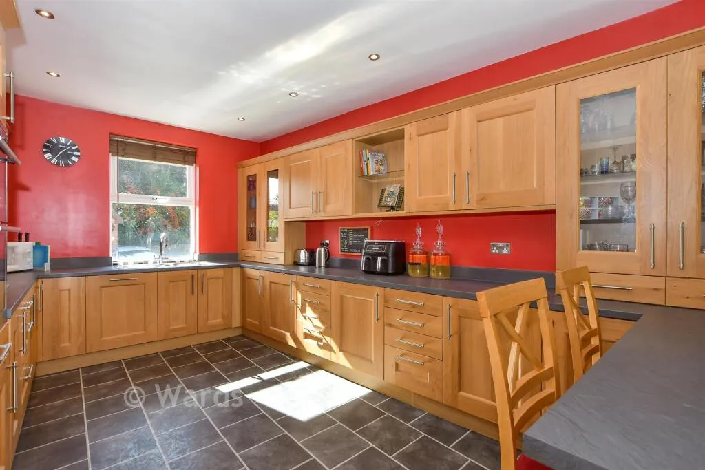 5 bed Semi-Detached
