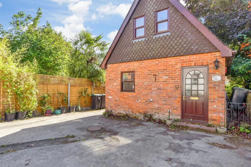 5 bed Semi-Detached