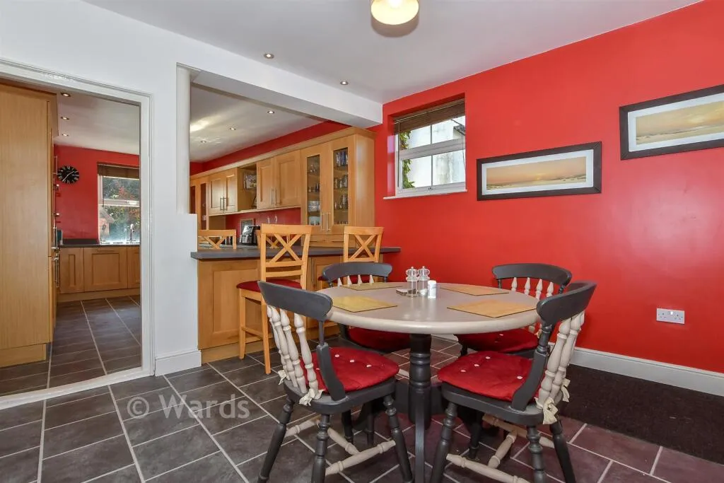5 bed Semi-Detached