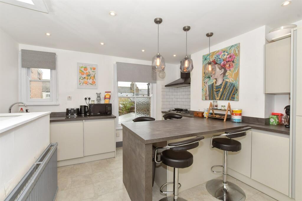 2 bed Maisonette