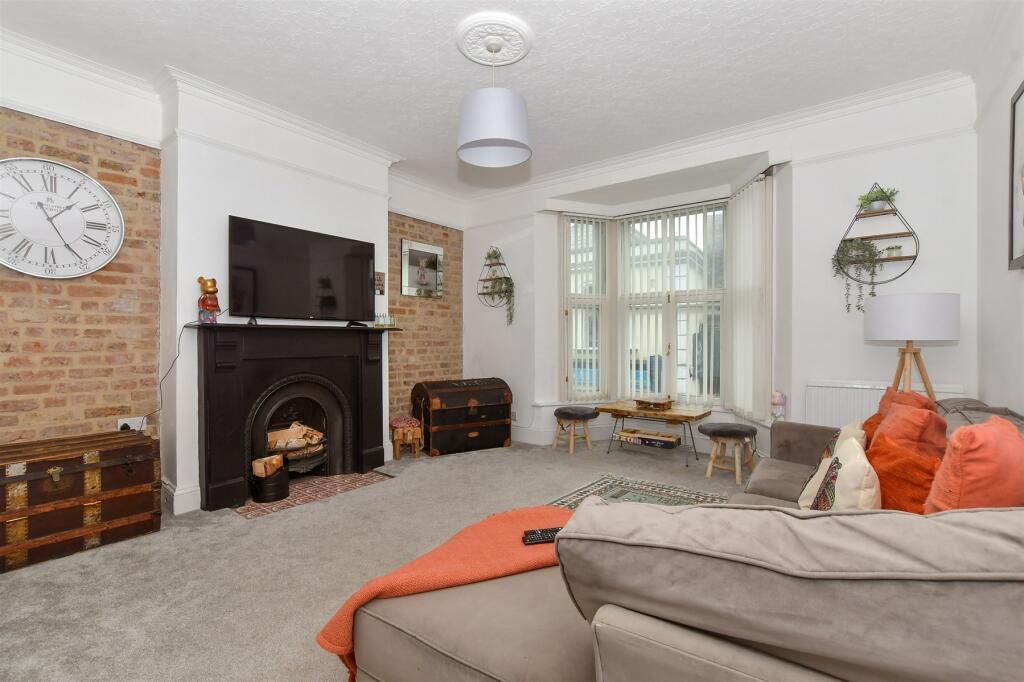 2 bed Maisonette