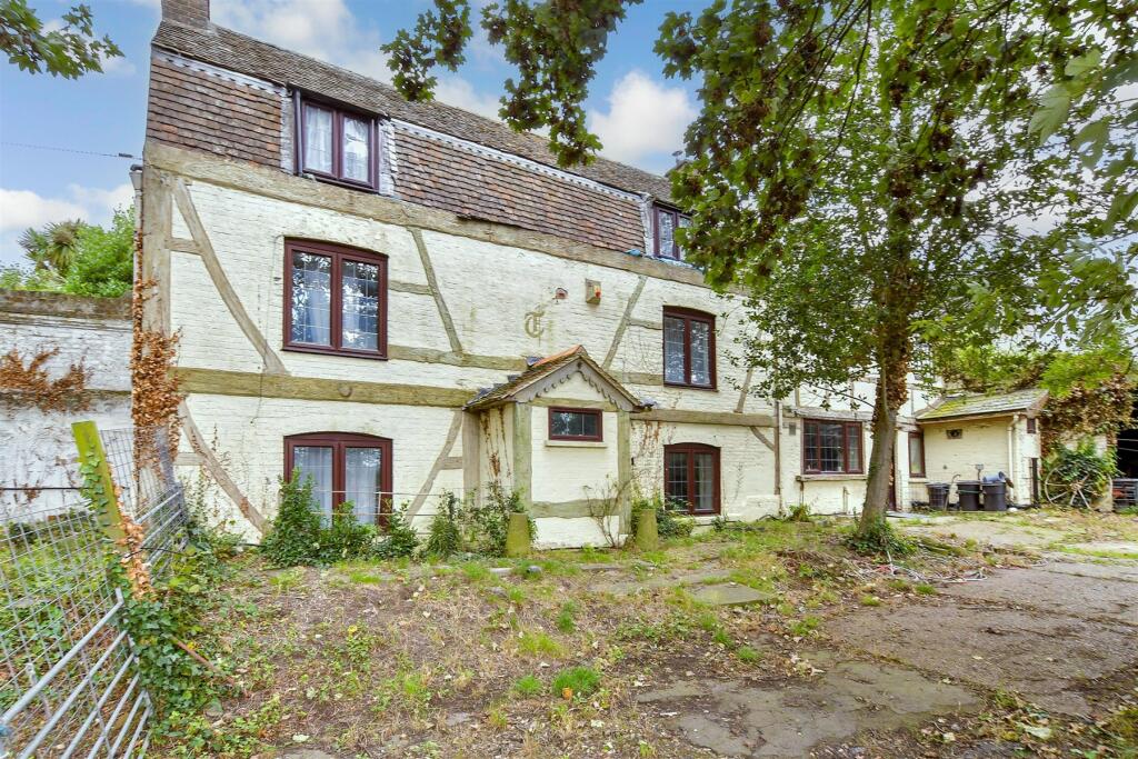 6 bed Detached