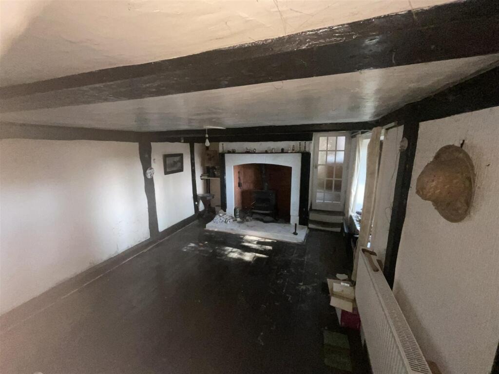 6 bed Detached