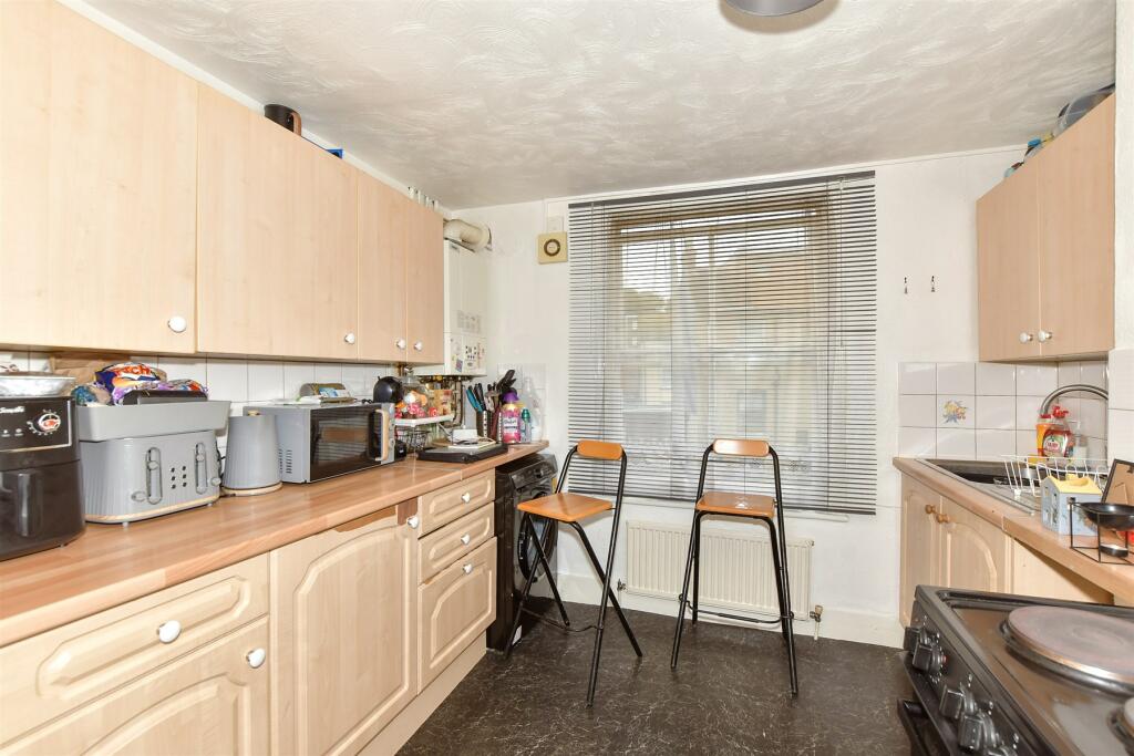 4 bed Maisonette