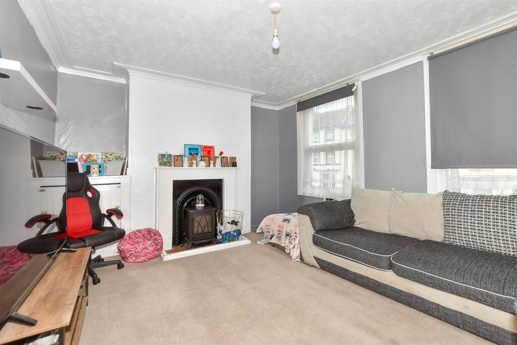 4 bed Maisonette