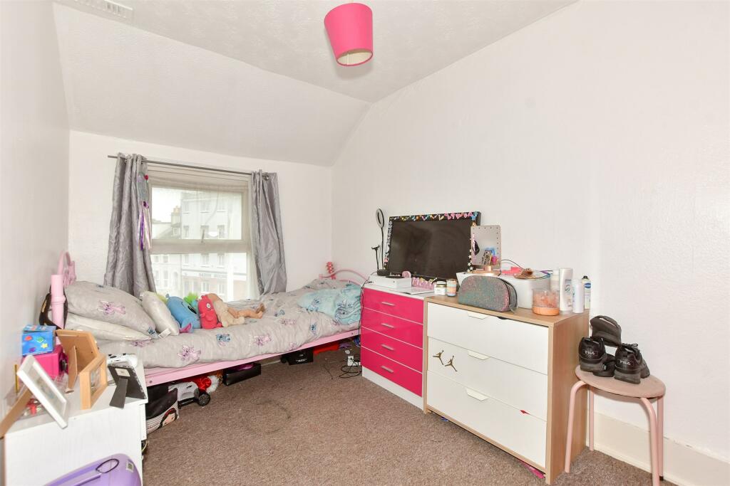 4 bed Maisonette
