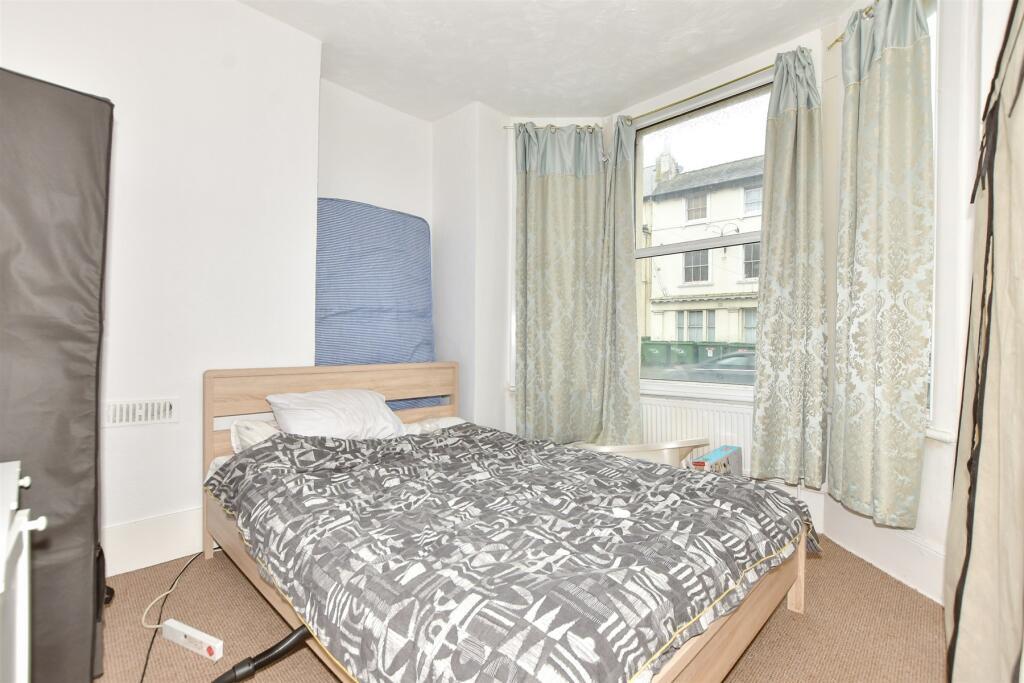 4 bed Maisonette