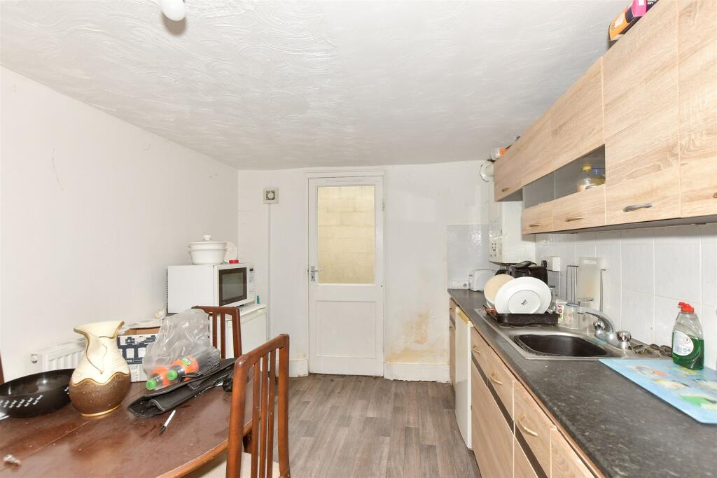 4 bed Maisonette