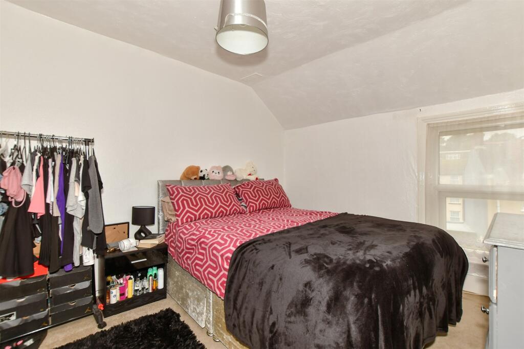 4 bed Maisonette