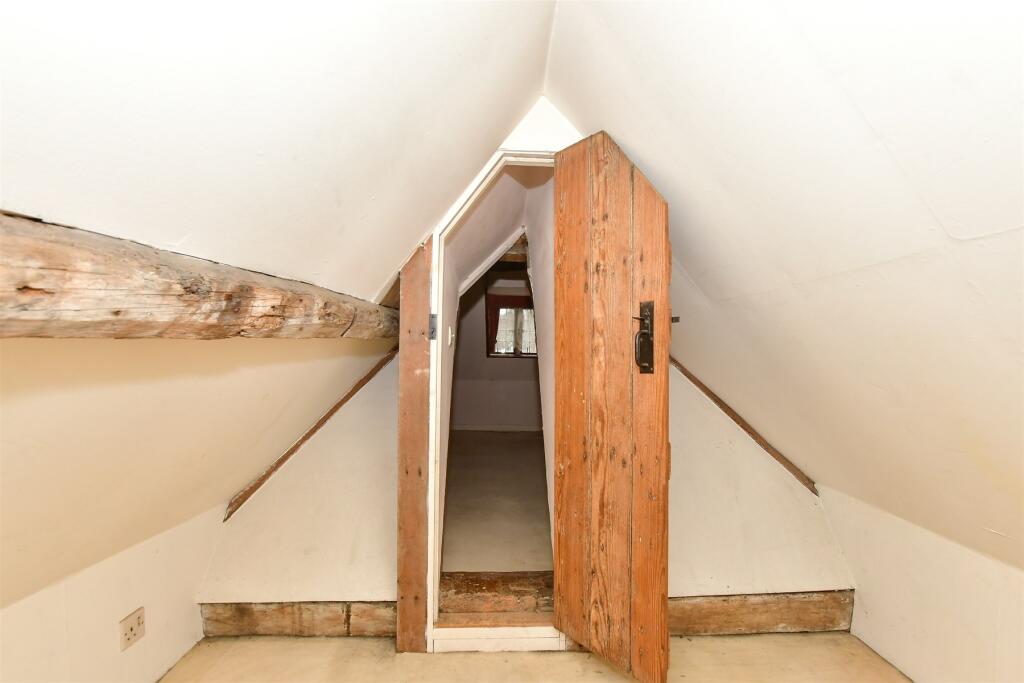 2 bed Maisonette