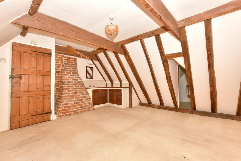 2 bed Maisonette