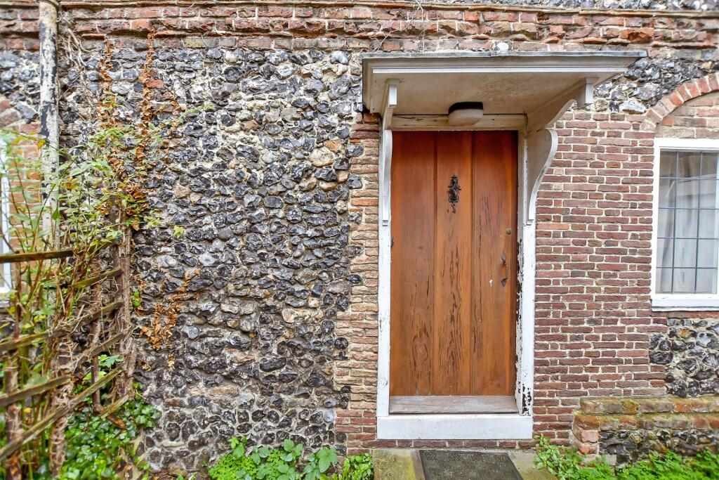 2 bed Maisonette