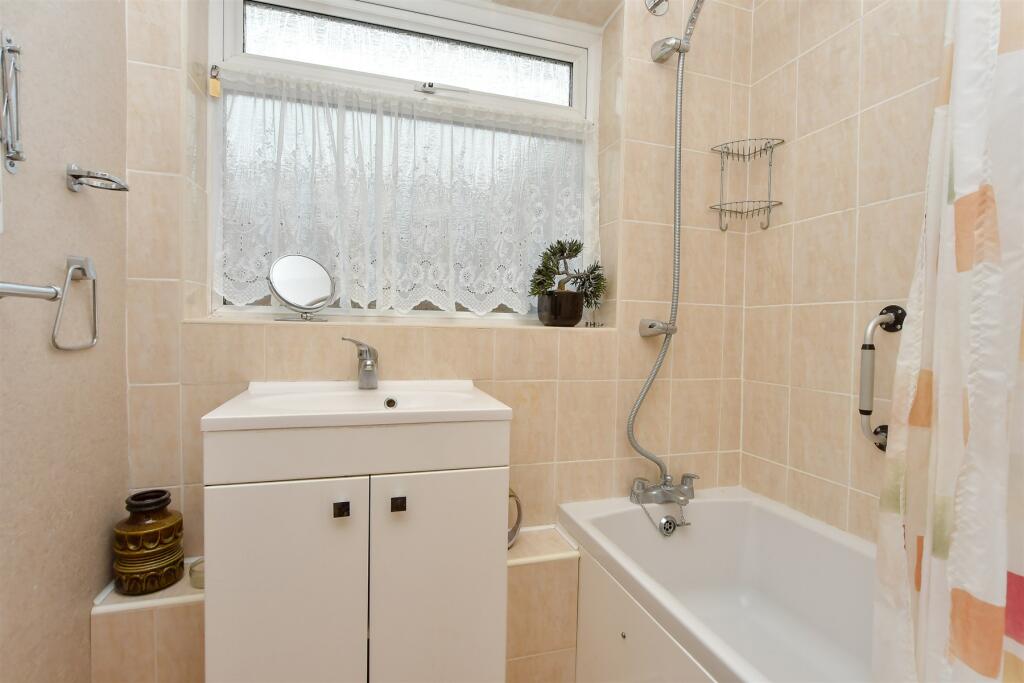 4 bed Detached Bungalow