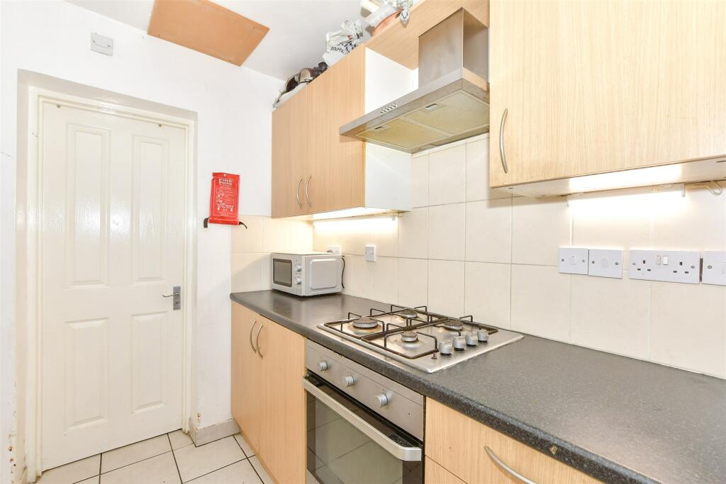 4 bed Terraced