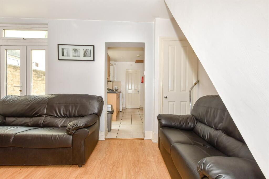 4 bed Terraced