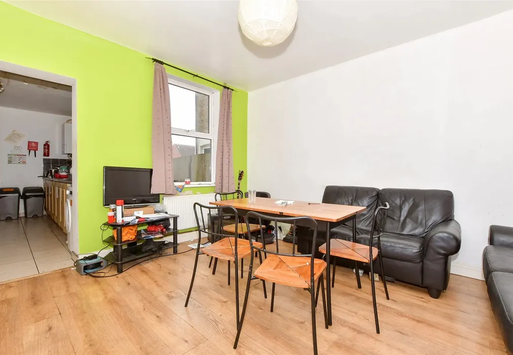 6 bed Terraced