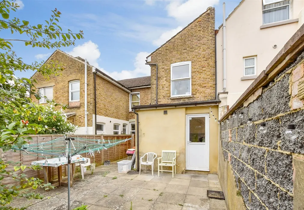 6 bed Terraced