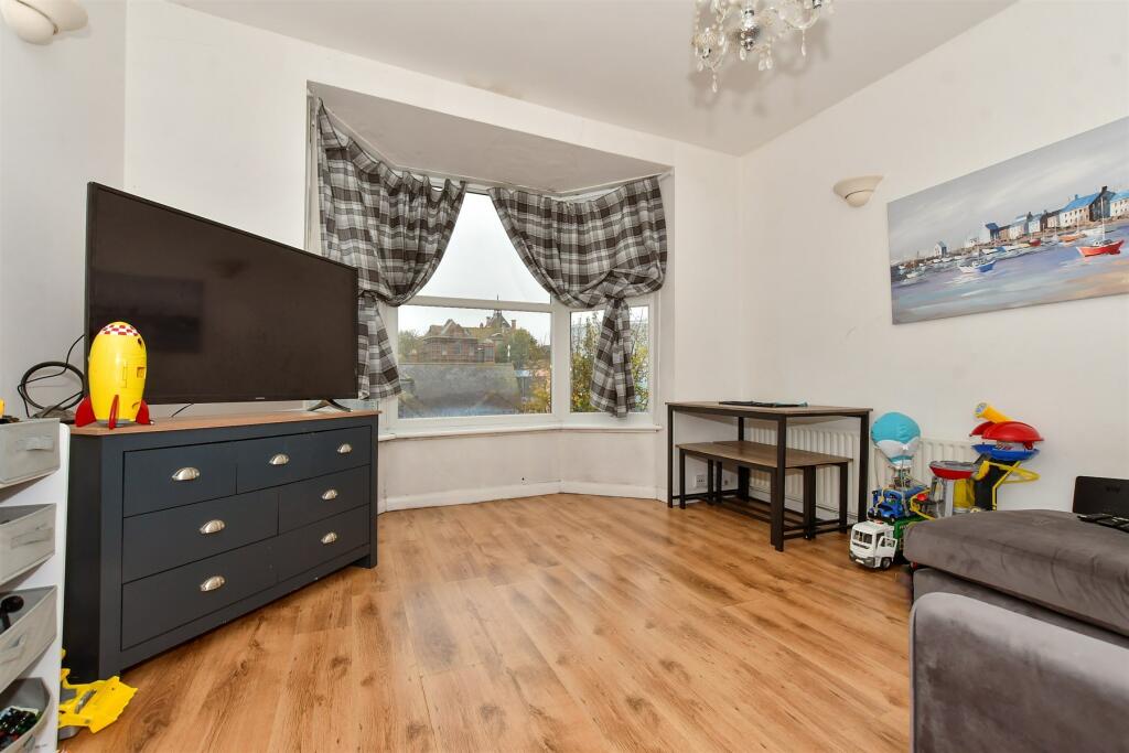 2 bed Maisonette