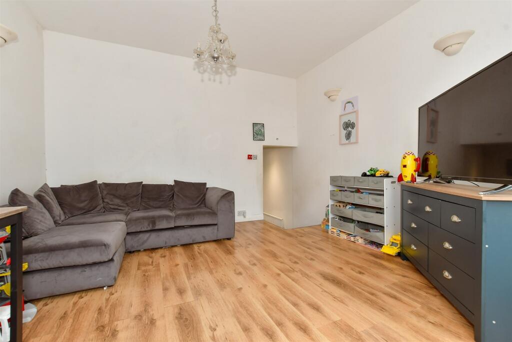 2 bed Maisonette