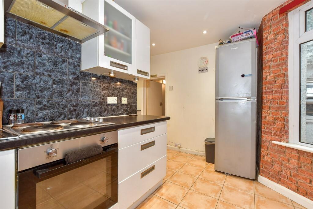 2 bed Maisonette