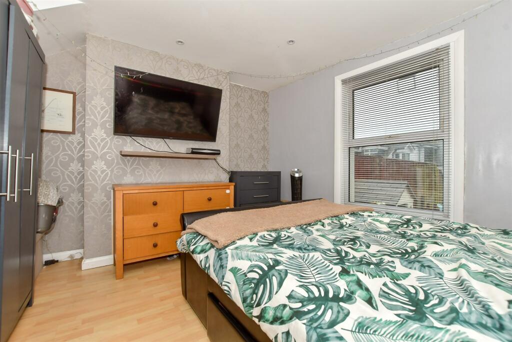 2 bed Maisonette