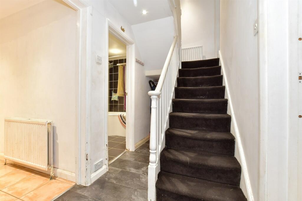 2 bed Maisonette
