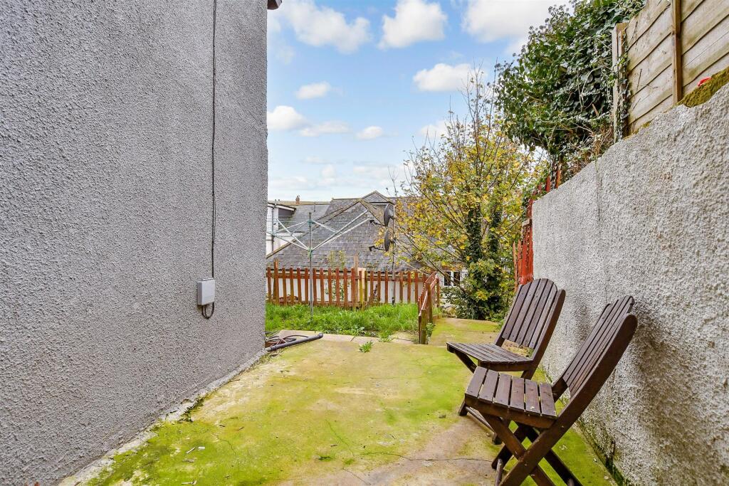 2 bed Maisonette