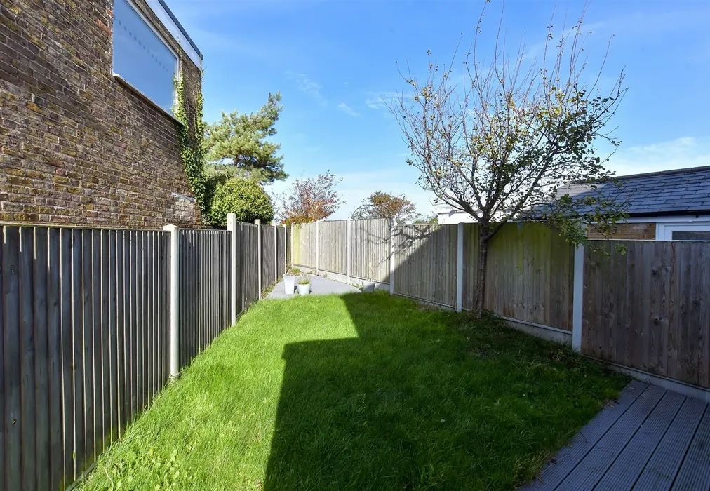 3 bed End of Terrace