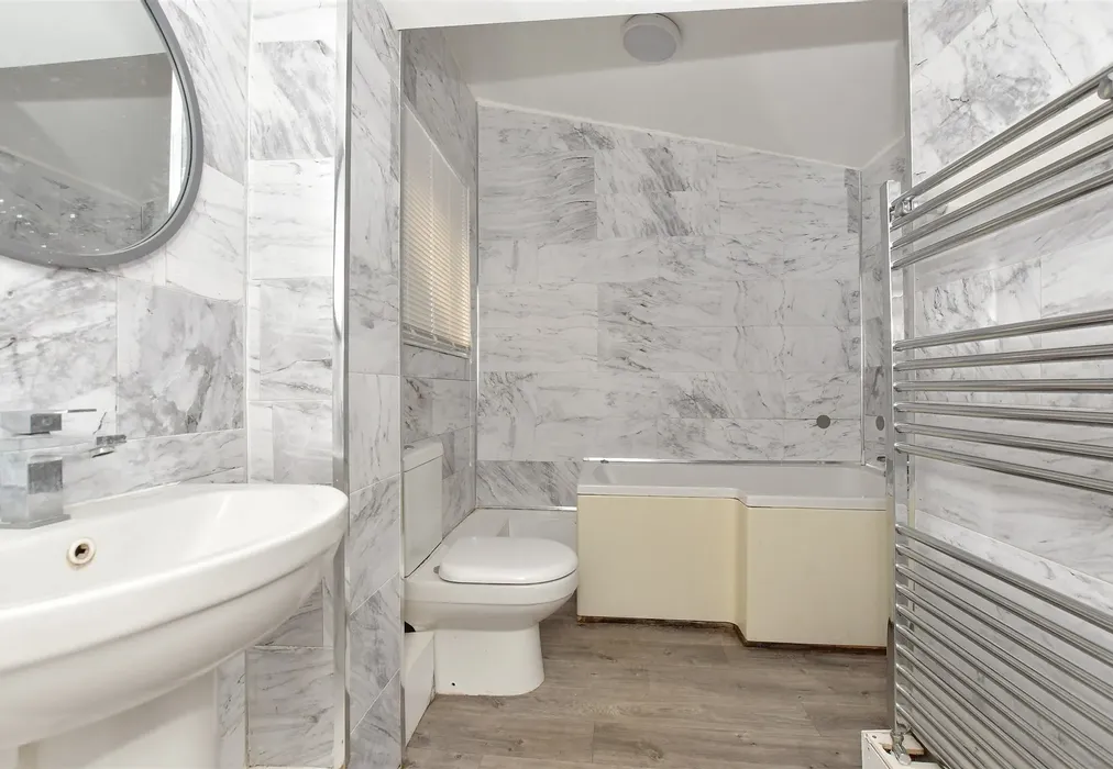 3 bed End of Terrace