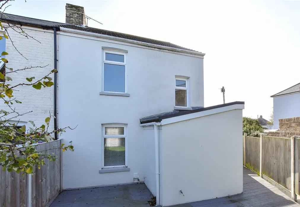 3 bed End of Terrace