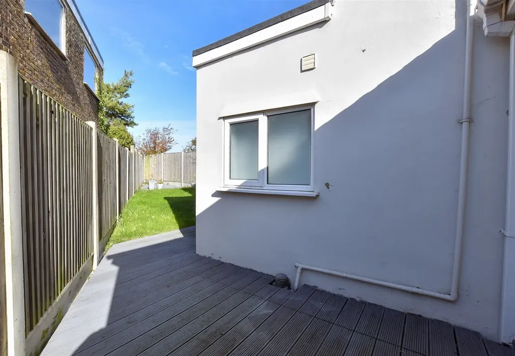 3 bed End of Terrace