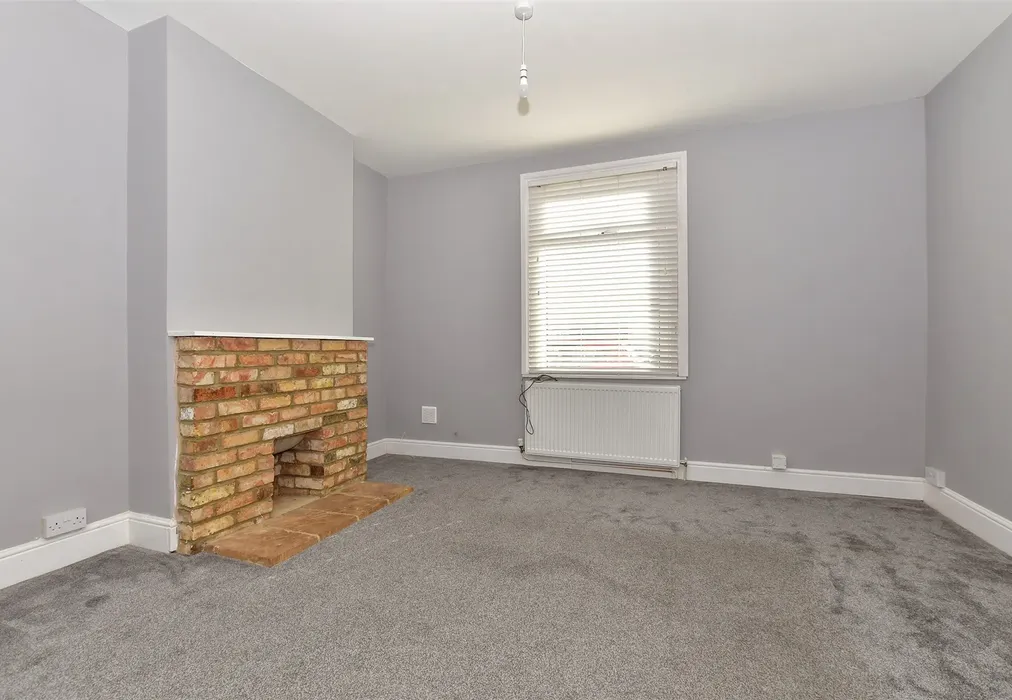 3 bed End of Terrace