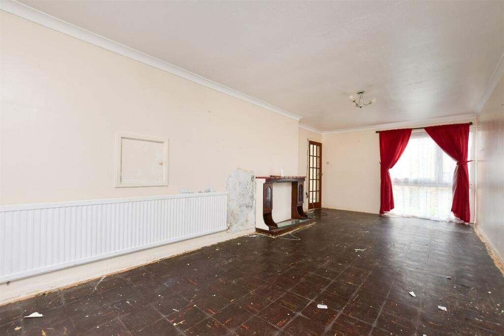 3 bed End of Terrace