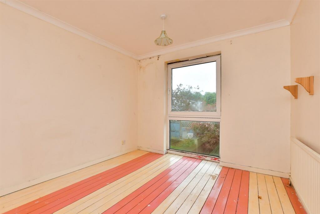3 bed End of Terrace
