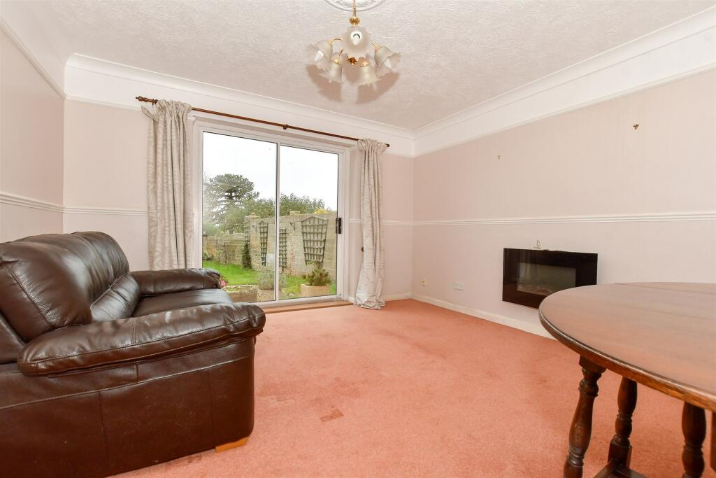 2 bed Detached Bungalow