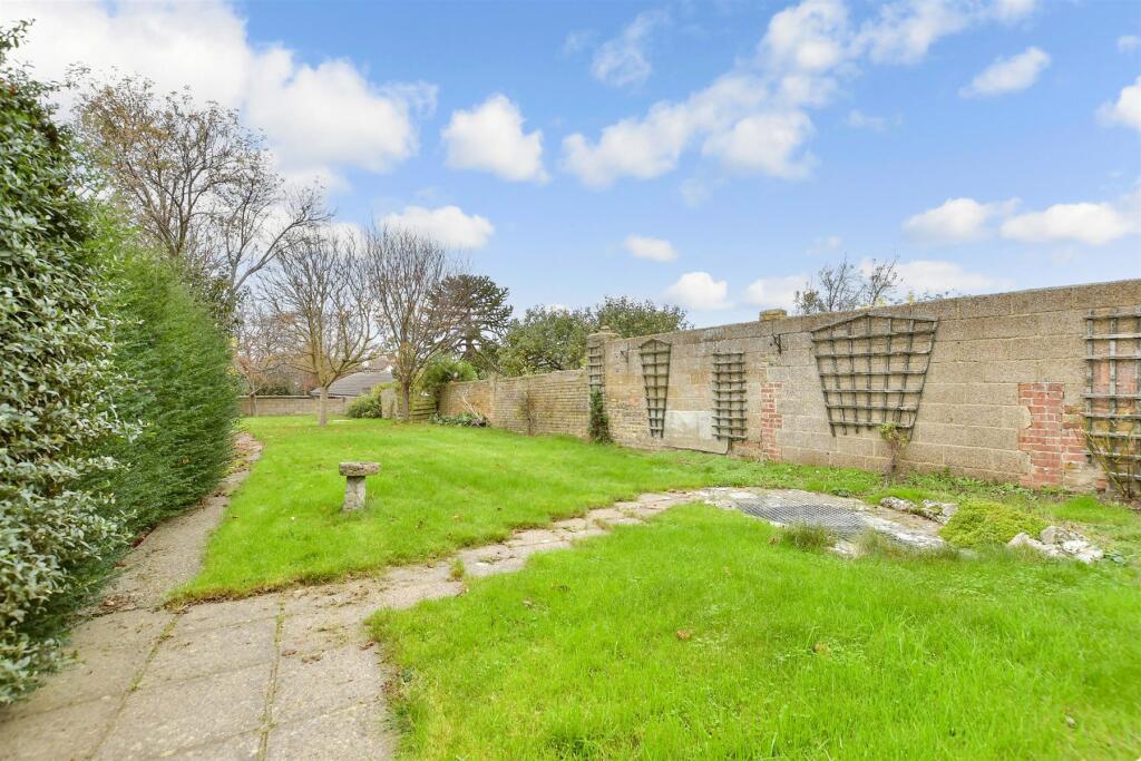 2 bed Detached Bungalow