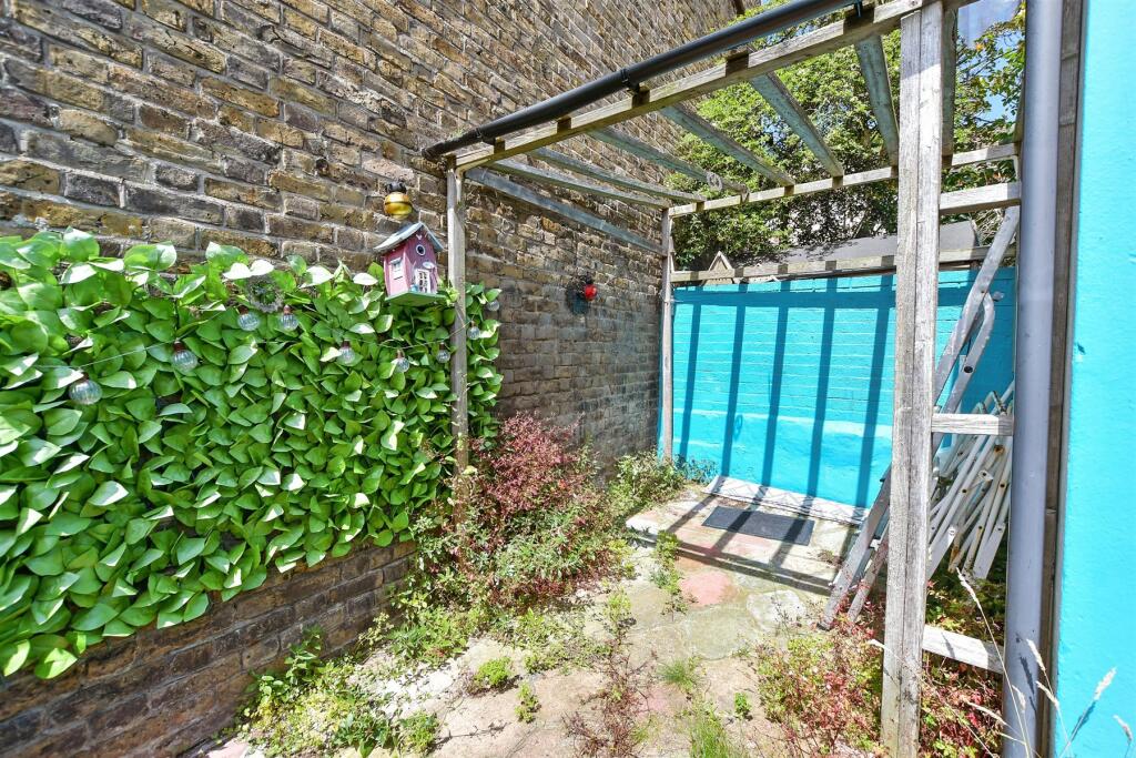 2 bed Terraced