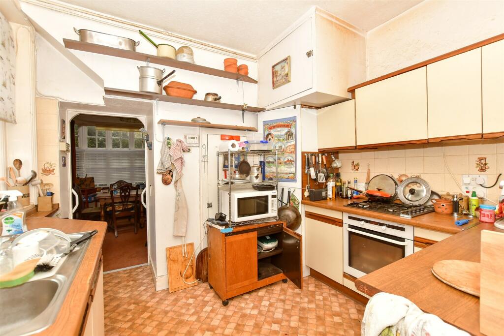 4 bed Detached