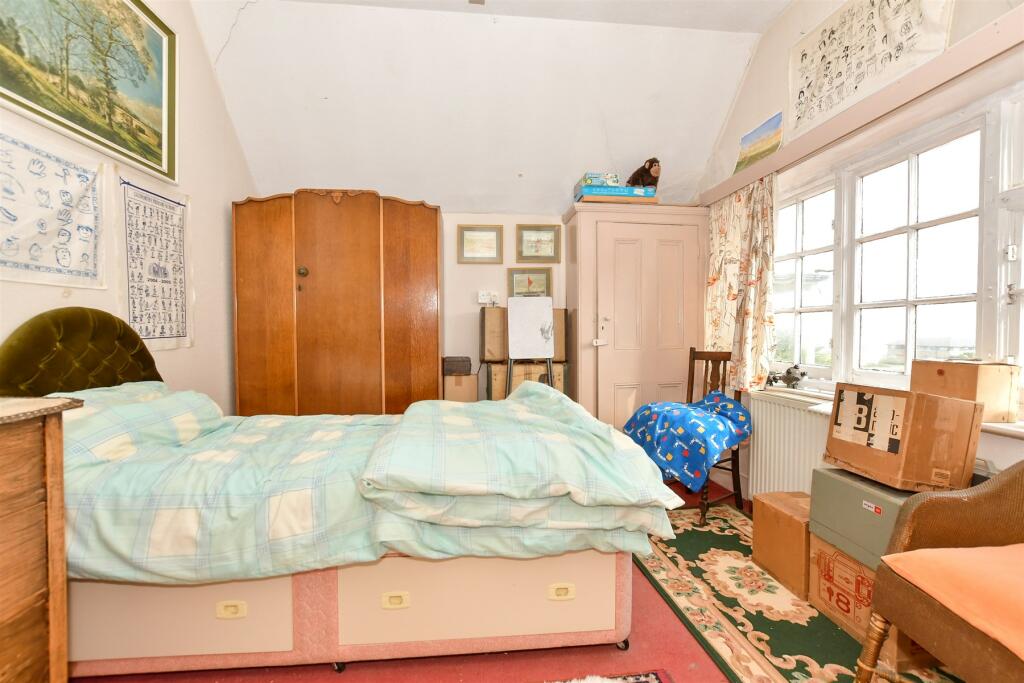 4 bed Detached
