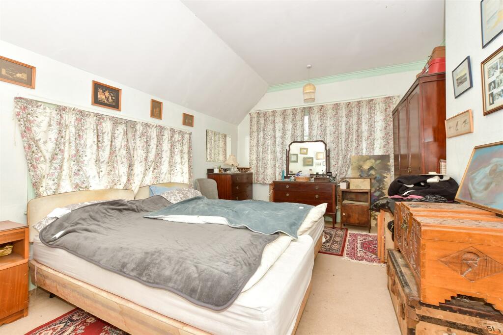 4 bed Detached