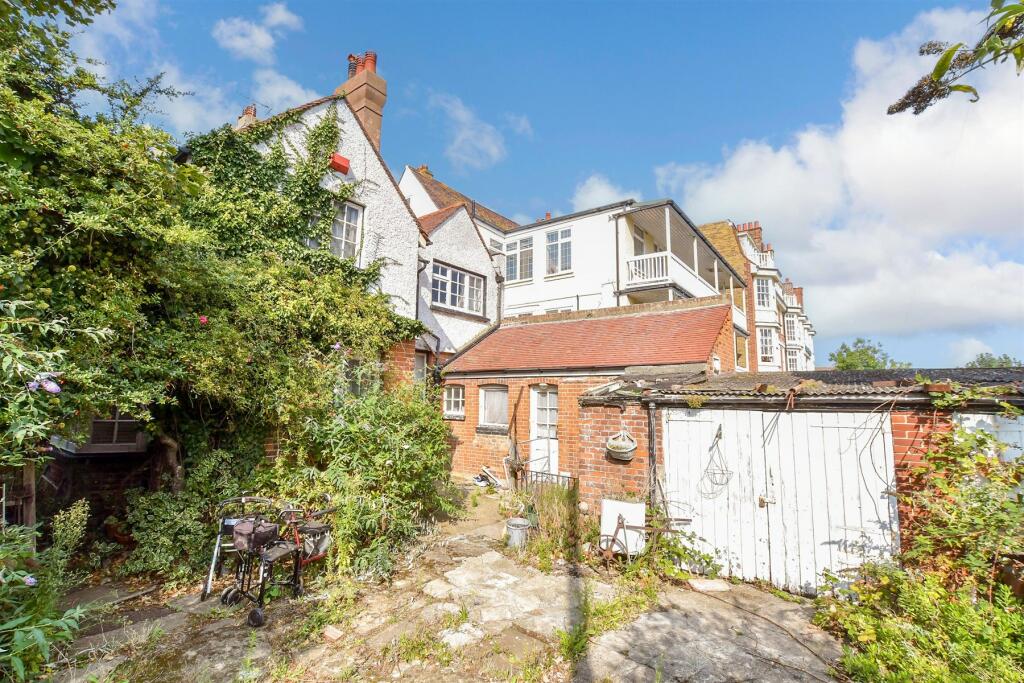 4 bed Detached