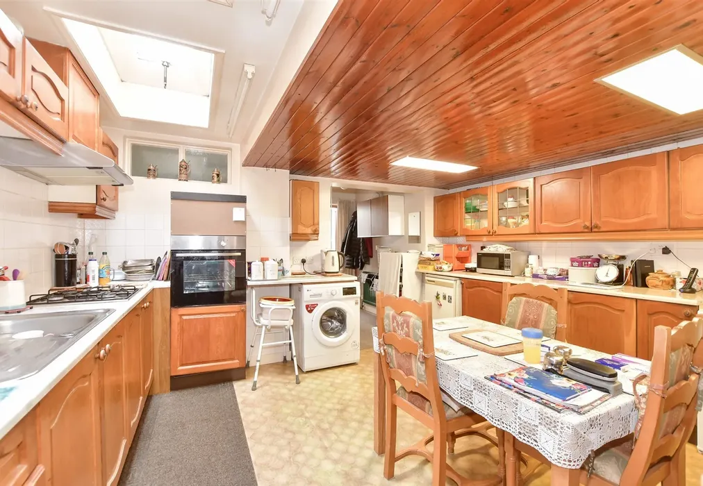 4 bed Terraced