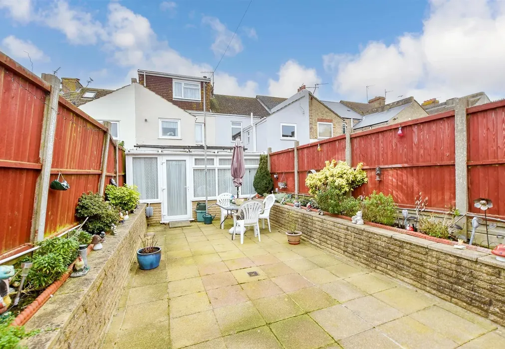 4 bed Terraced